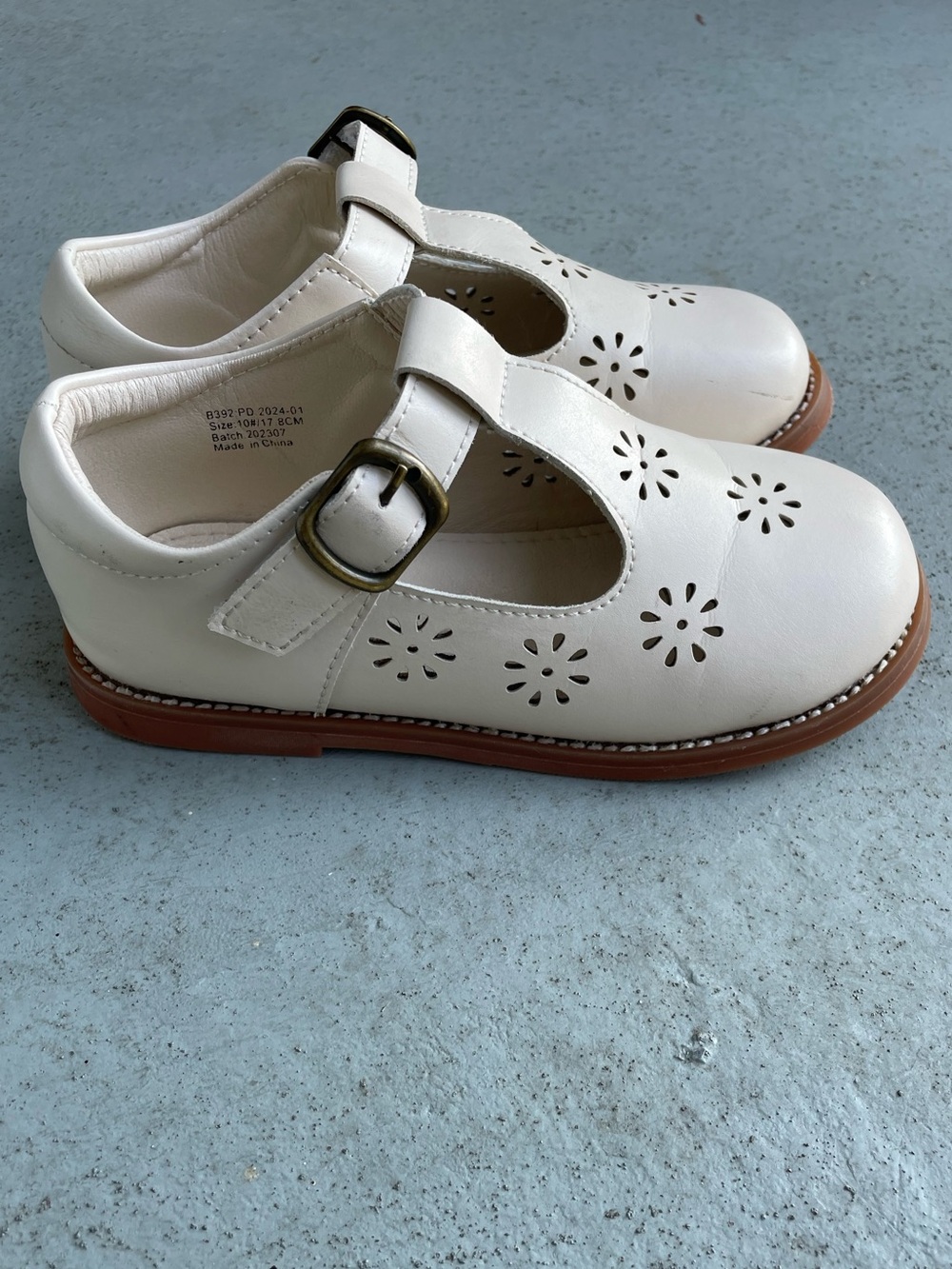 Girls ivory Mary Jane’s